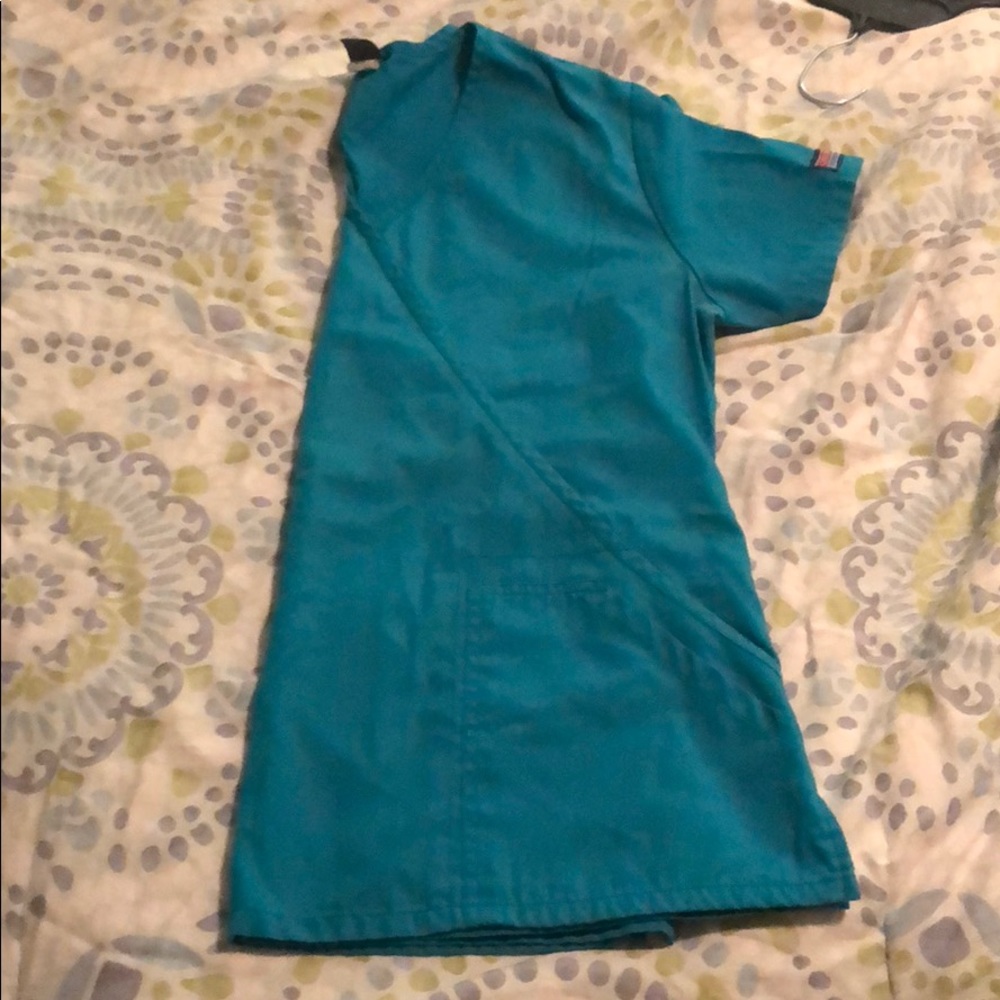 Cherokee scrub top